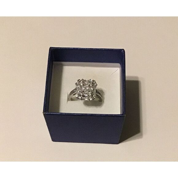 Stunning 3 Ct. Multi-Cut Sim Diamond Cluster Bridal Ring Sz 8 - Picture 1 of 4